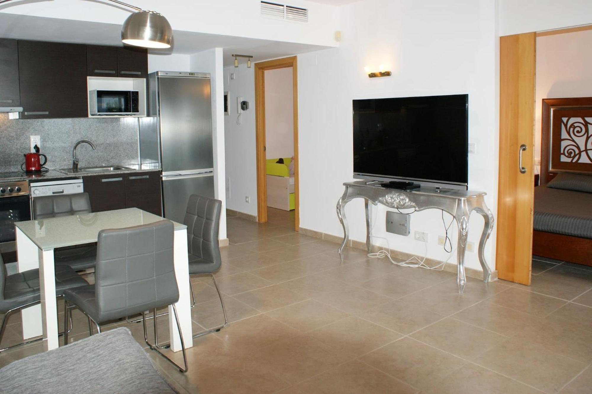 Apartamento En Roses Con Vistas Al Canal Y Piscina Exterior photo
