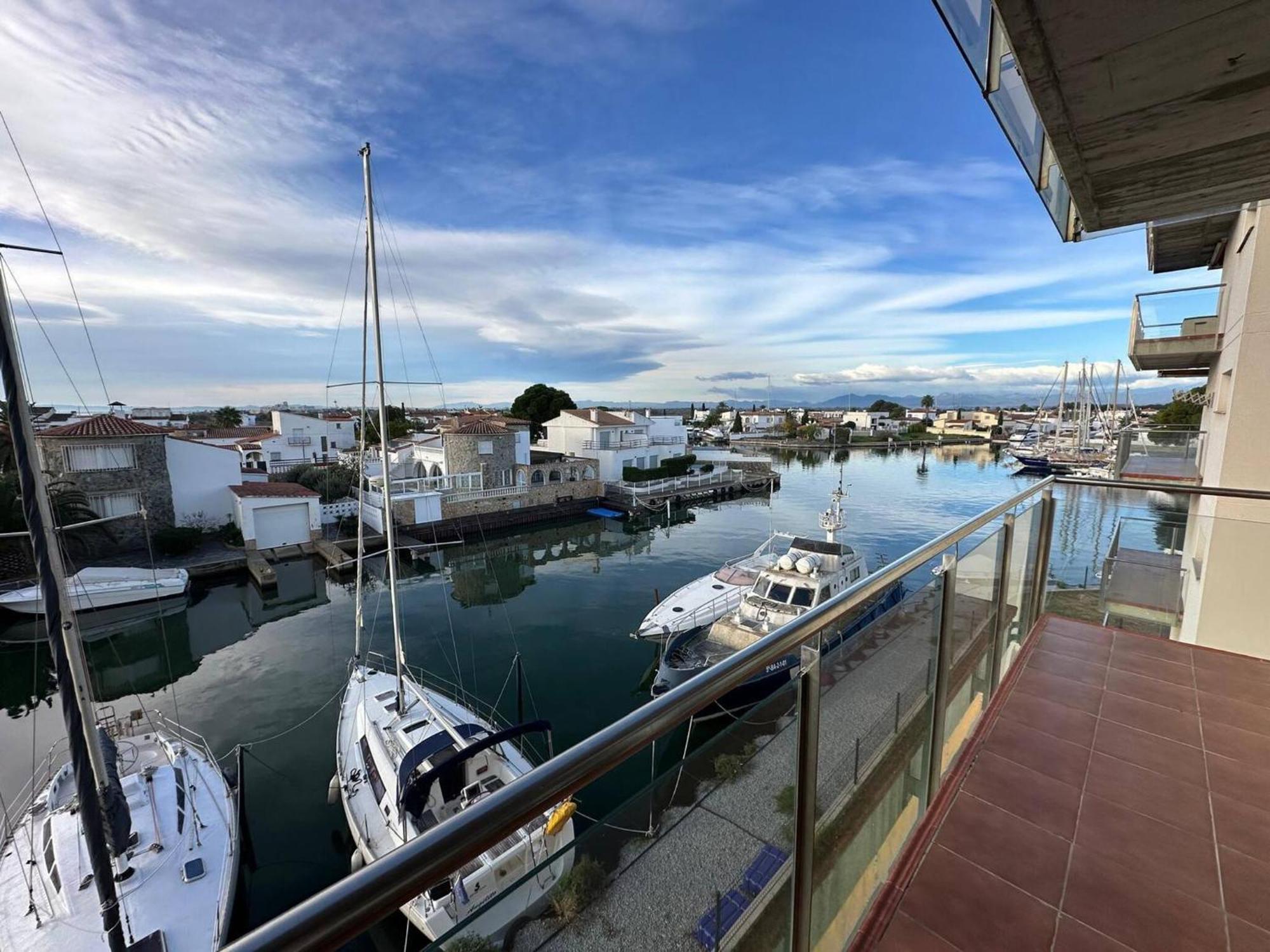 Apartamento En Roses Con Vistas Al Canal Y Piscina Exterior photo