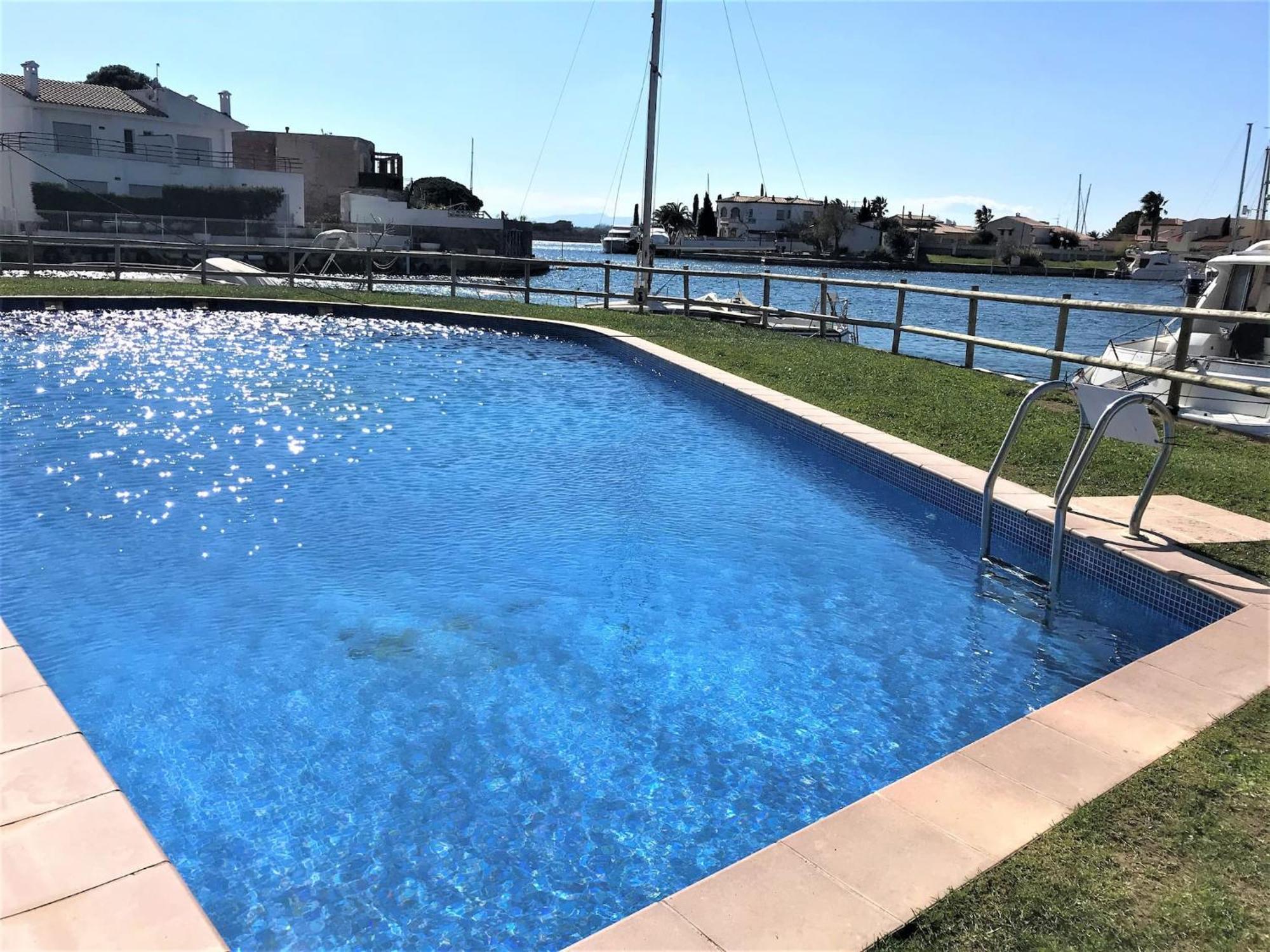 Apartamento En Roses Con Vistas Al Canal Y Piscina Av-52 Exterior photo